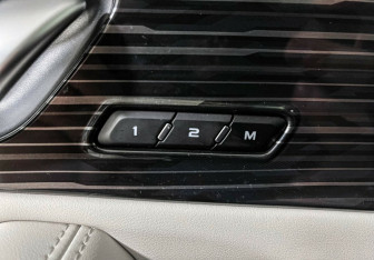 Подержанный автомобиль Geely Monjaro 2023 года (15 фото)