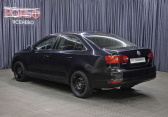 Подержанный автомобиль Volkswagen Jetta Sedan 2012 года (7 фото)