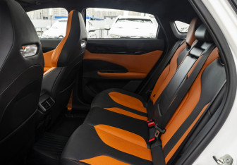 Подержанный автомобиль Changan UNI-V 2023 года (15 фото)