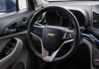 Подержанный автомобиль Chevrolet Orlando 2014 года (15 фото)