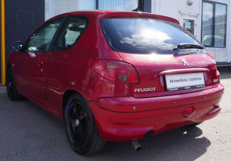 Подержанный автомобиль Peugeot 206 Hatchback 2006 года (7 фото)