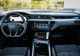 Новый Audi e-tron 2023 (12 фото)