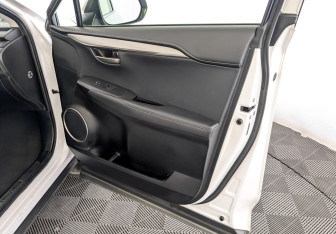 Подержанный автомобиль Lexus NX 2016 года (26 фото)