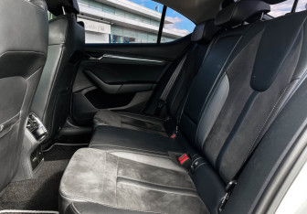 Подержанный автомобиль Skoda Octavia Liftback 2020 года (10 фото)