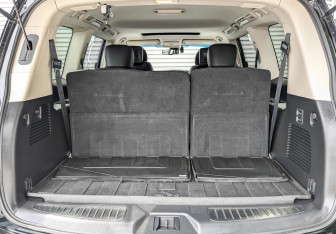 Подержанный автомобиль Infiniti QX80 2016 года (10 фото)