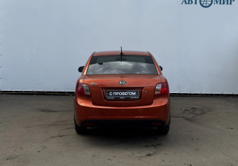 Подержанный автомобиль Kia Rio Sedan 2010 года (6 фото)