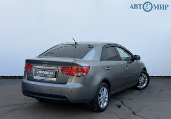 Подержанный автомобиль Kia Cerato Sedan 2010 года (8 фото)