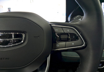 Подержанный автомобиль Geely Monjaro 2024 года (29 фото)