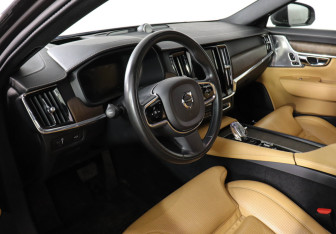 Подержанный автомобиль Volvo S90 2021 года (9 фото)