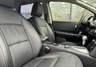Подержанный автомобиль Nissan Qashqai 2008 года (10 фото)