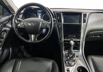 Подержанный автомобиль Infiniti Q50 2016 года (12 фото)