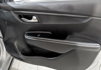 Подержанный автомобиль Kia Rio Hatchback 2021 года (23 фото)