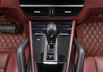 Подержанный автомобиль Porsche Cayenne 2019 года (15 фото)