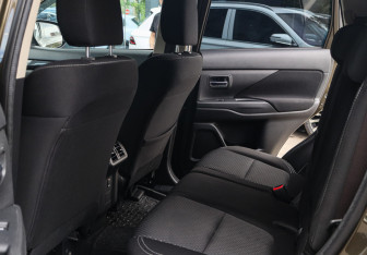 Подержанный автомобиль Mitsubishi Outlander 2019 года (8 фото)