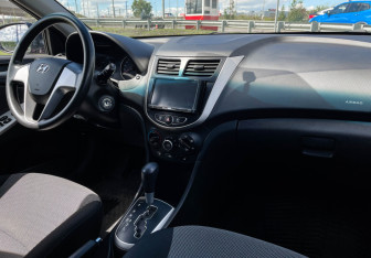 Подержанный автомобиль Hyundai Solaris Sedan 2013 года (10 фото)