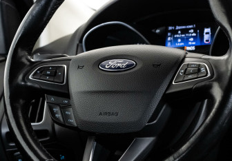 Подержанный автомобиль Ford Focus Hatchback 2017 года (11 фото)