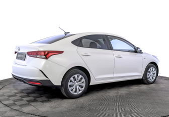 Подержанный автомобиль Hyundai Solaris Sedan 2021 года (5 фото)