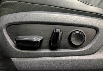 Подержанный автомобиль Lexus UX 2018 года (21 фото)