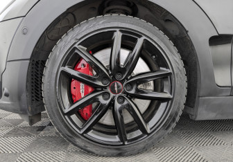 Подержанный автомобиль MINI Clubman Wagon 2021 года (18 фото)