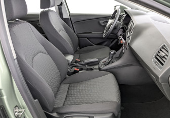 Подержанный автомобиль SEAT Leon Hatchback 2013 года (24 фото)