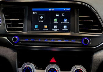 Подержанный автомобиль Hyundai Elantra Sedan 2020 года (15 фото)