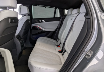 Подержанный автомобиль BMW X6 2025 года (18 фото)