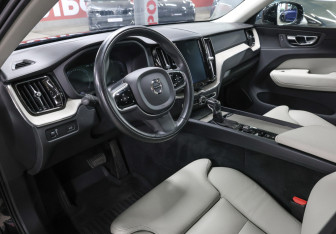 Подержанный автомобиль Volvo XC60 2019 года (17 фото)