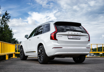 Подержанный автомобиль Volvo XC90 2025 года (6 фото)