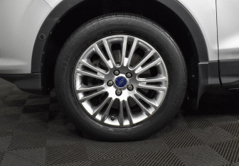 Подержанный автомобиль Ford Kuga 2014 года (8 фото)