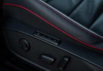 Подержанный автомобиль Volkswagen Golf GTI Hatchback 2021 года (17 фото)