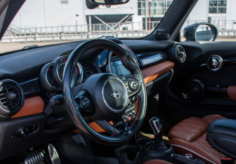 Подержанный автомобиль MINI Hatch 2020 года (9 фото)