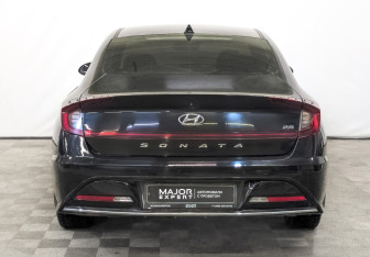 Подержанный автомобиль Hyundai Sonata 2022 года (6 фото)