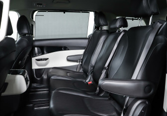 Подержанный автомобиль Kia Carnival 2021 года (21 фото)