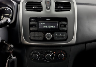 Подержанный автомобиль Renault Sandero 2021 года (15 фото)