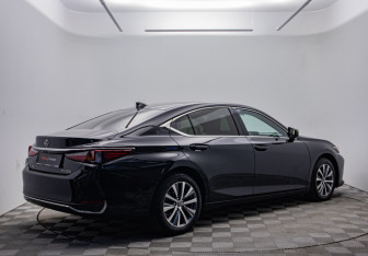 Подержанный автомобиль Lexus ES 2021 года (5 фото)