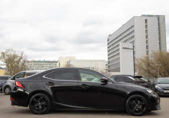 Подержанный автомобиль Lexus IS Sedan 2014 года (3 фото)