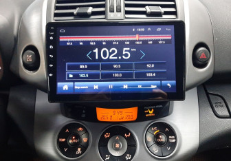 Подержанный автомобиль Toyota RAV4 2007 года (15 фото)