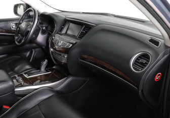 Подержанный автомобиль Infiniti QX60 2017 года (10 фото)