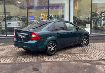 Подержанный автомобиль Ford Focus Sedan 2008 года (8 фото)