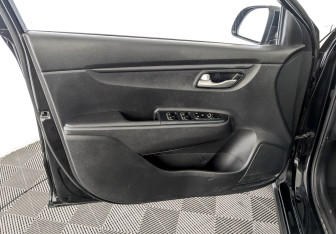 Подержанный автомобиль Kia Rio Hatchback 2020 года (19 фото)