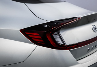 Подержанный автомобиль Hyundai Sonata 2022 года (16 фото)