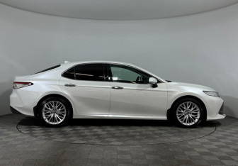 Подержанный автомобиль Toyota Camry Sedan 2019 года (4 фото)