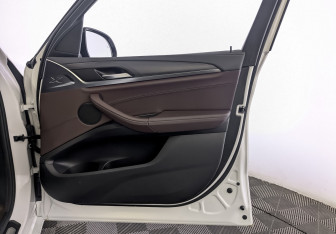 Подержанный автомобиль BMW X3 2021 года (23 фото)