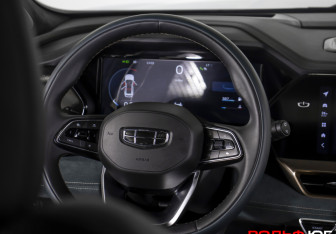 Подержанный автомобиль Geely Monjaro 2023 года (13 фото)