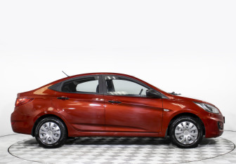 Подержанный автомобиль Hyundai Solaris Sedan 2011 года (4 фото)