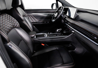 Подержанный автомобиль Geely Okavango 2024 года (23 фото)