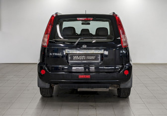 Подержанный автомобиль Nissan X-Trail 2006 года (6 фото)