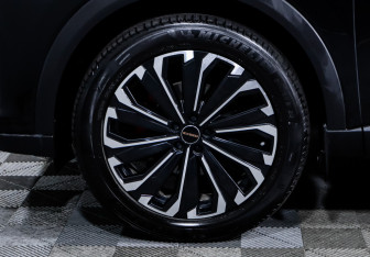 Подержанный автомобиль Exeed RX 2023 года (15 фото)