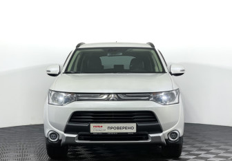 Подержанный автомобиль Mitsubishi Outlander 2013 года (2 фото)