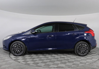 Подержанный автомобиль Ford Focus Hatchback 2012 года (8 фото)